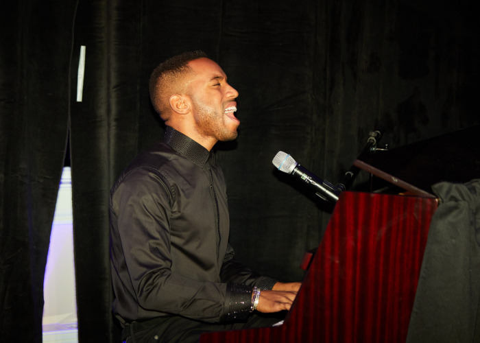 Singer-songwriter Jonathan Davis singing "One Wish" during Regional Hospice Fundraising Event