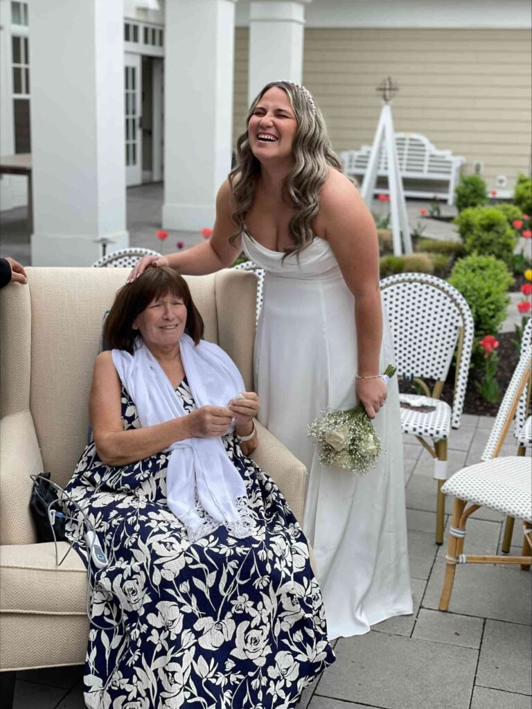 Lara's wedding photo with her mom